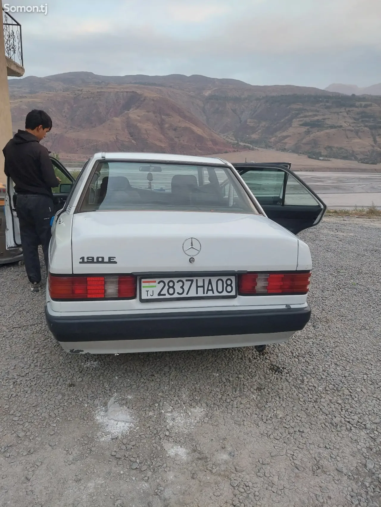 Mercedes-Benz W124 1991 · 2.2 MT