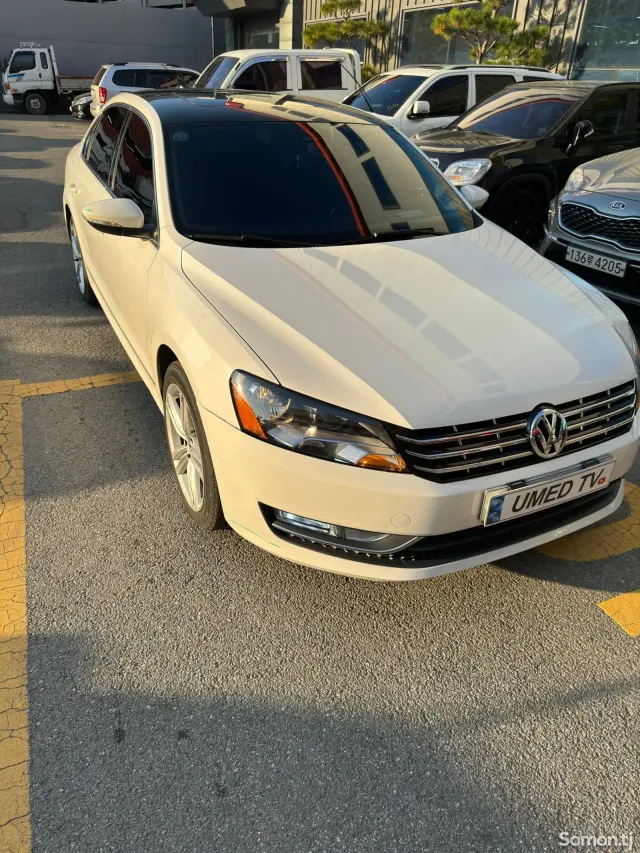 Volkswagen Passat 2014 · 2.0 AT