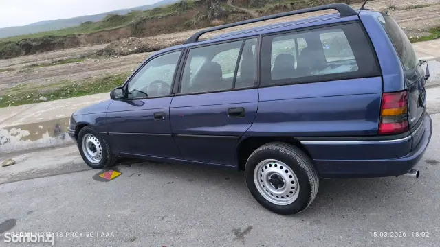 Opel Astra F 1998 · 1.6 MT