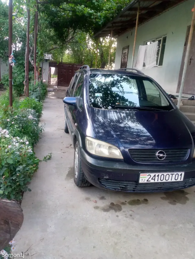 Opel Zafira 2000 · 1.6 MT