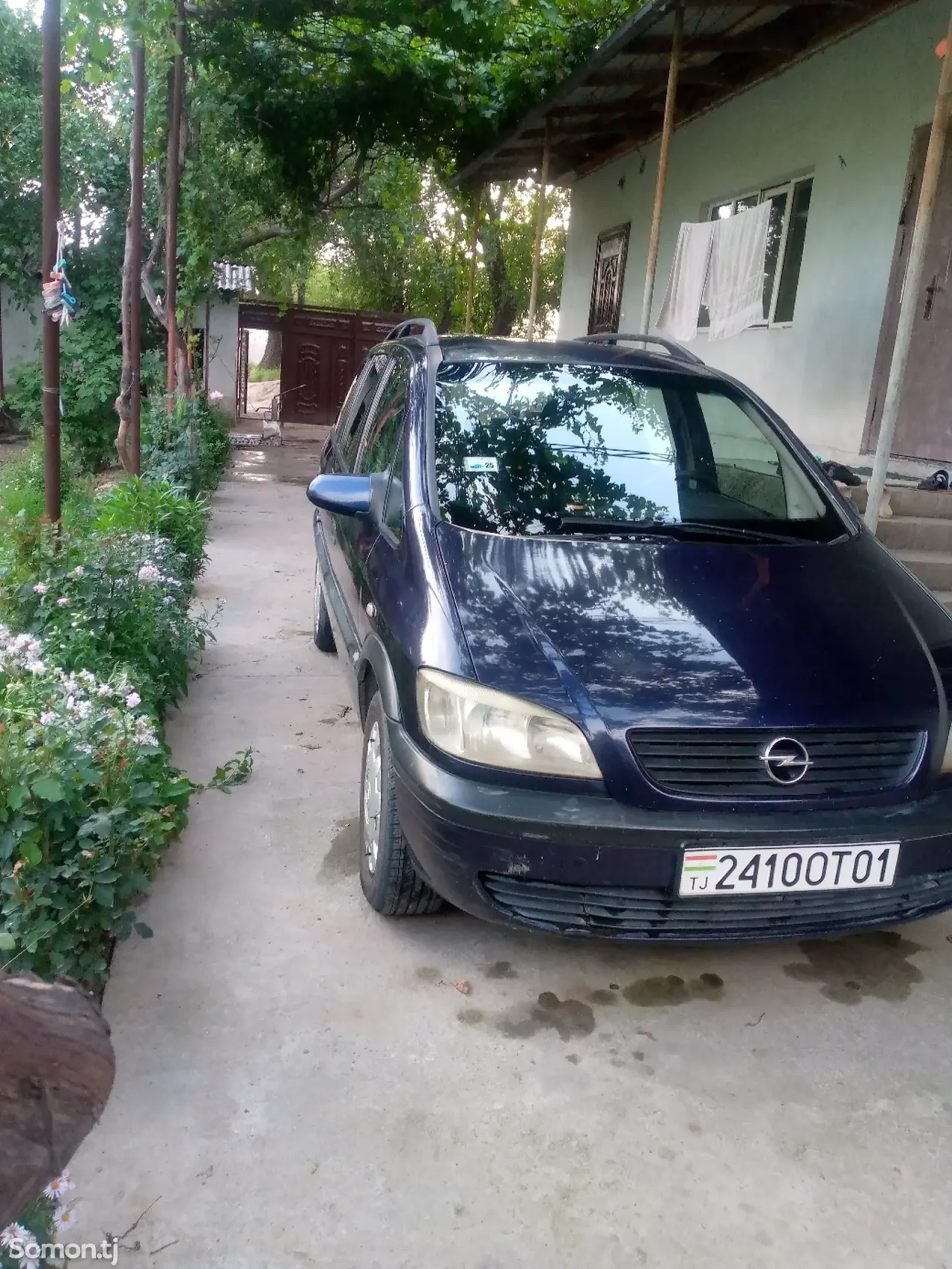 Opel Zafira 2000 · 1.6 MT