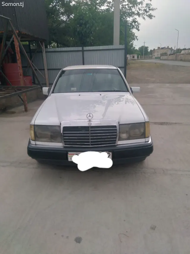 Mercedes-Benz W124 1991 · 2.0 MT