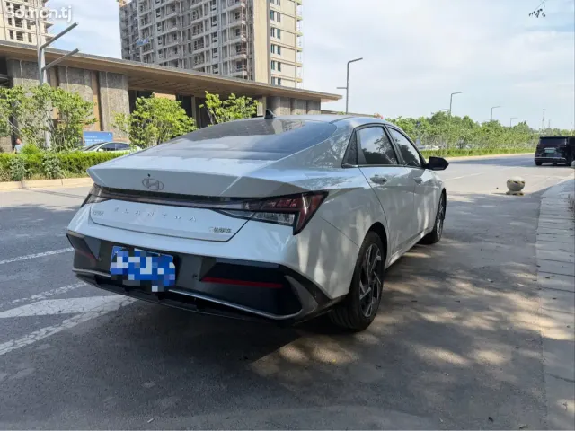 Hyundai Elantra 2024 · 1.5 CVT