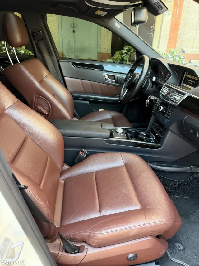Mercedes-Benz E class 2011 · 3.5 AT