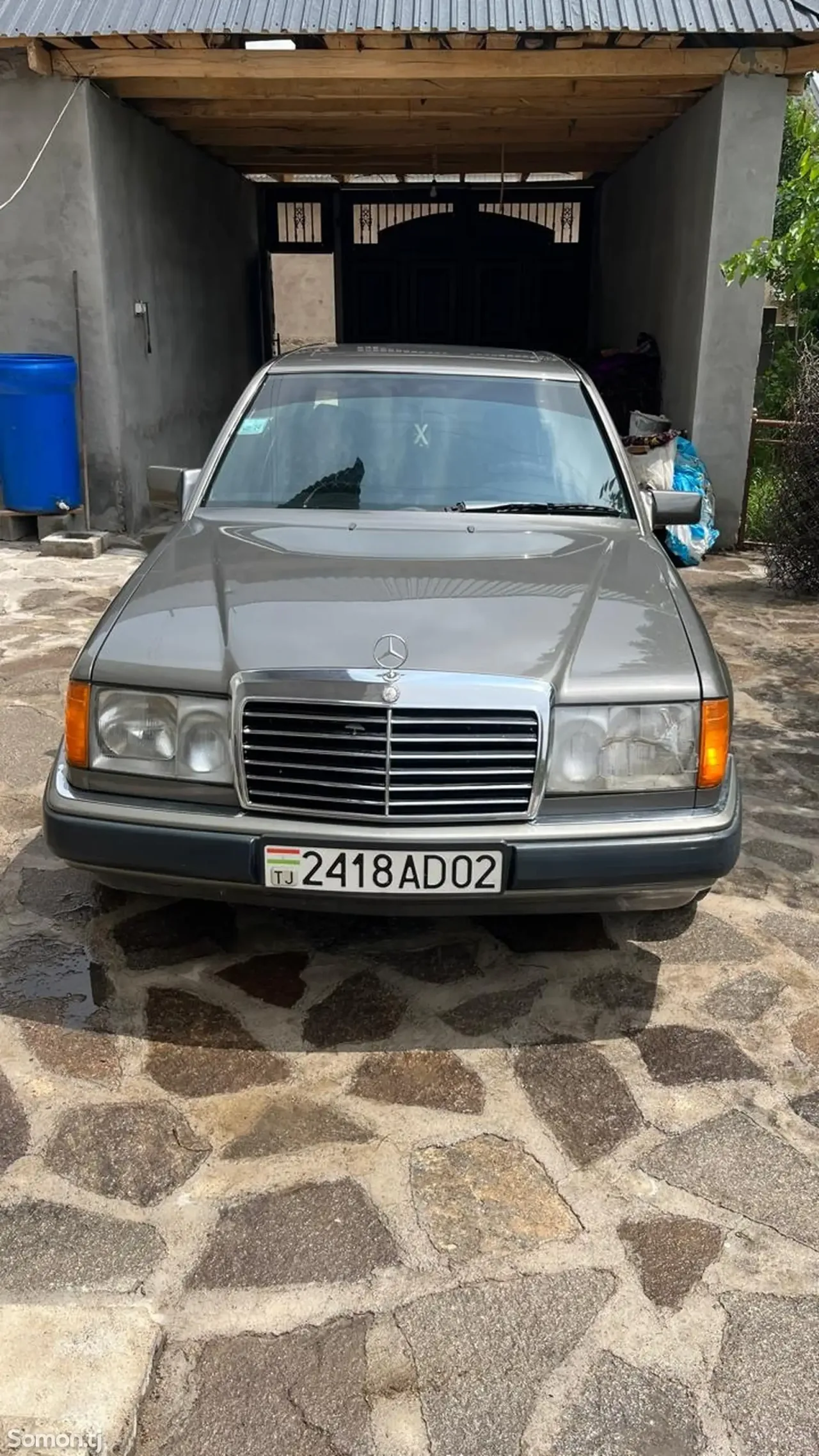 Mercedes-Benz W124 1990 · 2.0 MT