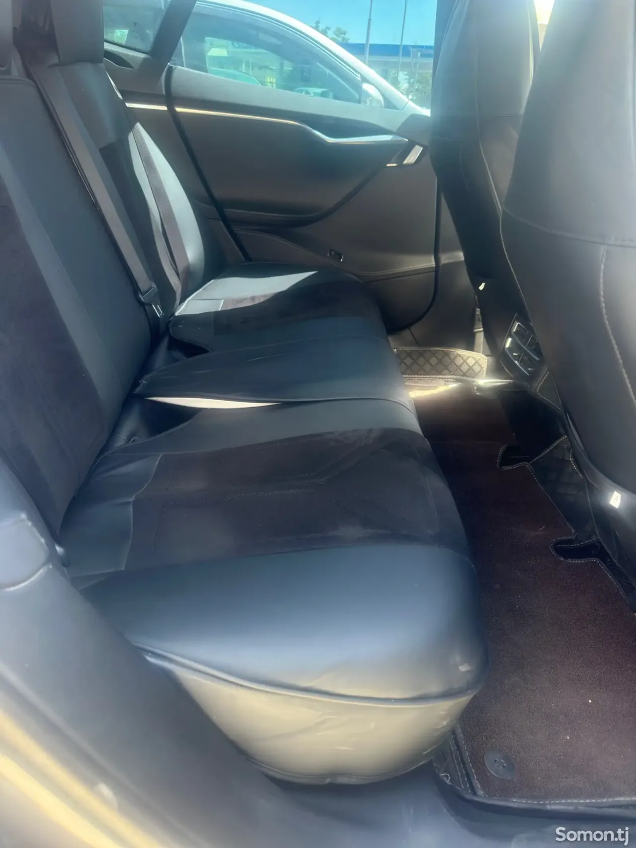 Tesla Model S 2016 · AT