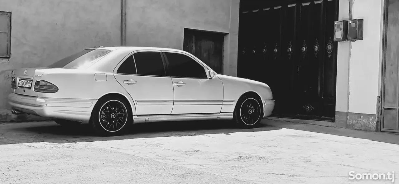 Mercedes-Benz E class 1996 · 2.0 MT