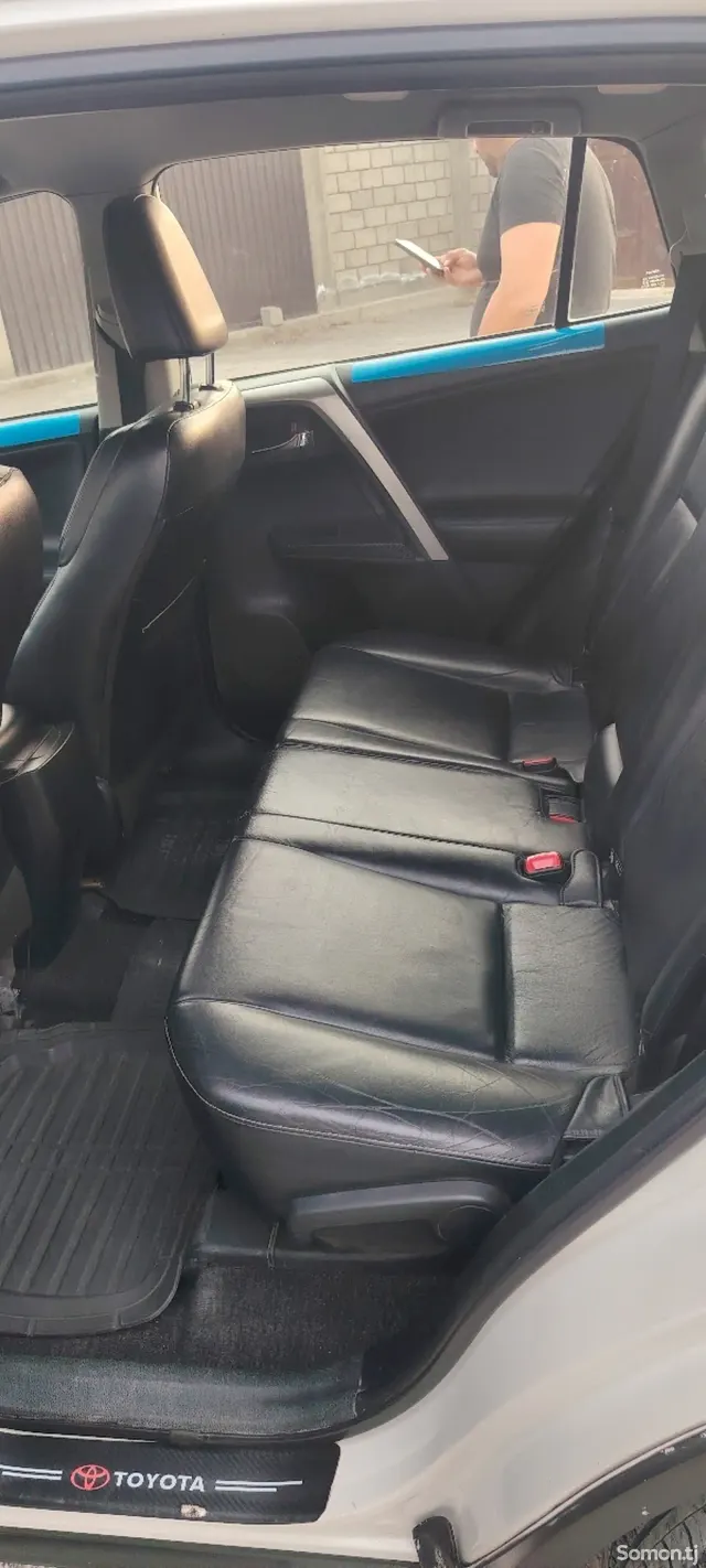Toyota RAV 4 2014 · 2.2 AT