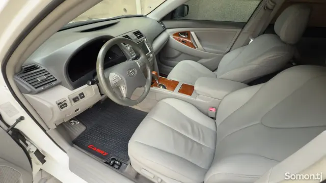 Toyota Camry 2011 · 2.5 AT