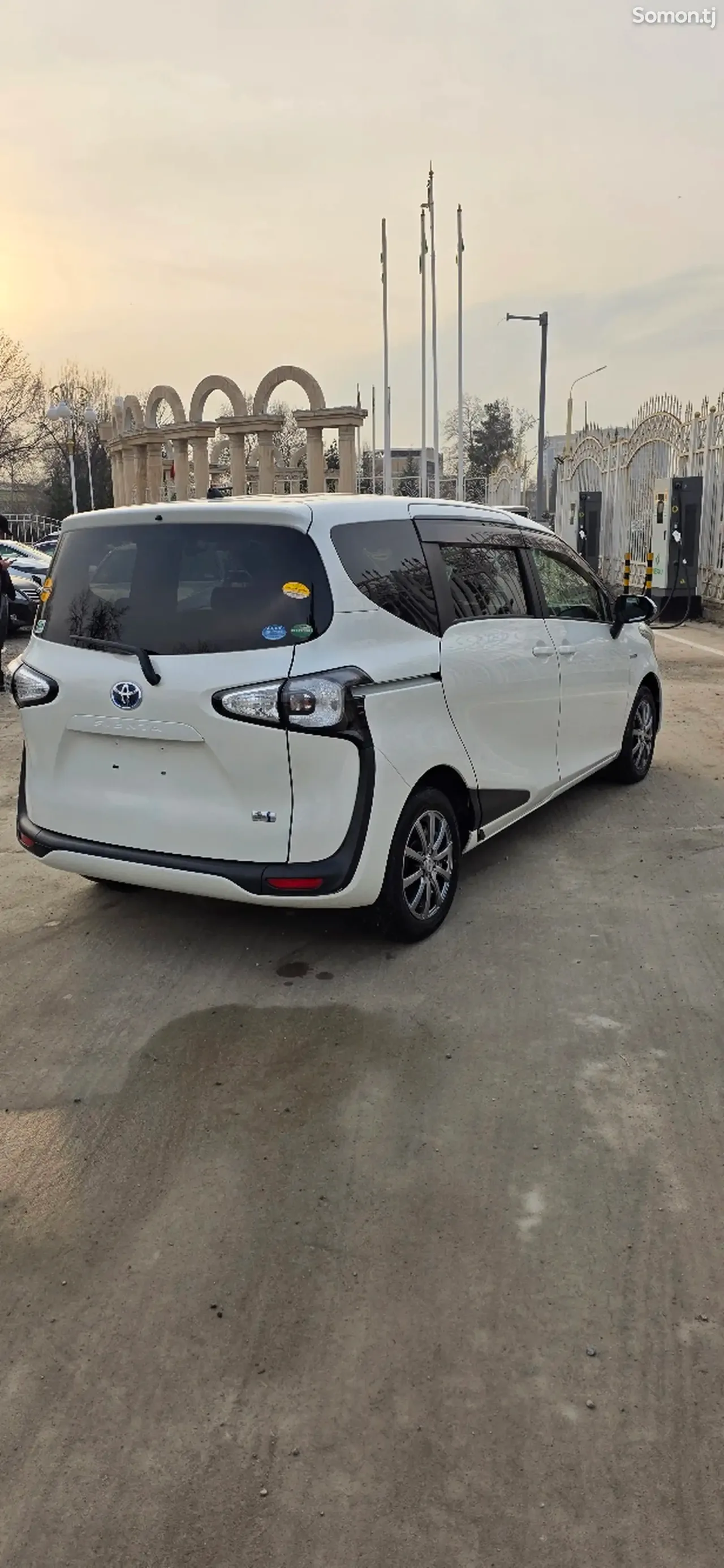 Toyota Sienta 2016 · 1.5 CVT