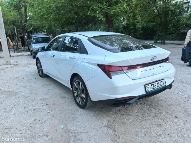Hyundai Elantra 2022 · 1.6 AT