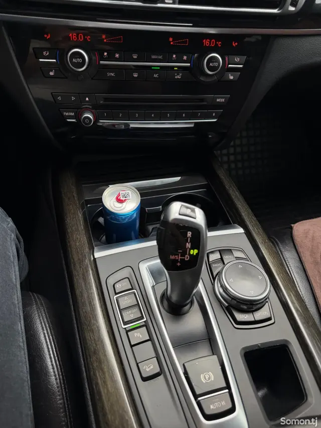 BMW X5 2016 · 3.0 AT