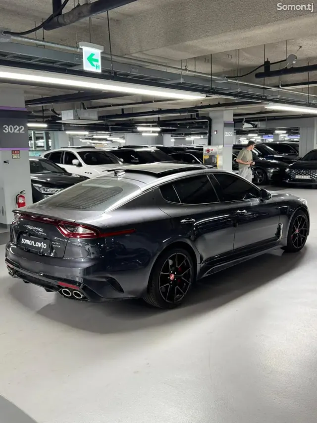Kia Stinger 2018 · 2.0 AT