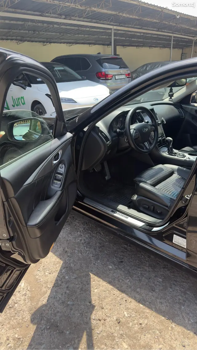 Infiniti Q series 2015 · 3.5 AT