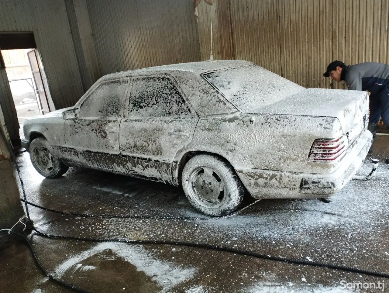 Mercedes-Benz W124 1988 · 2.0 MT