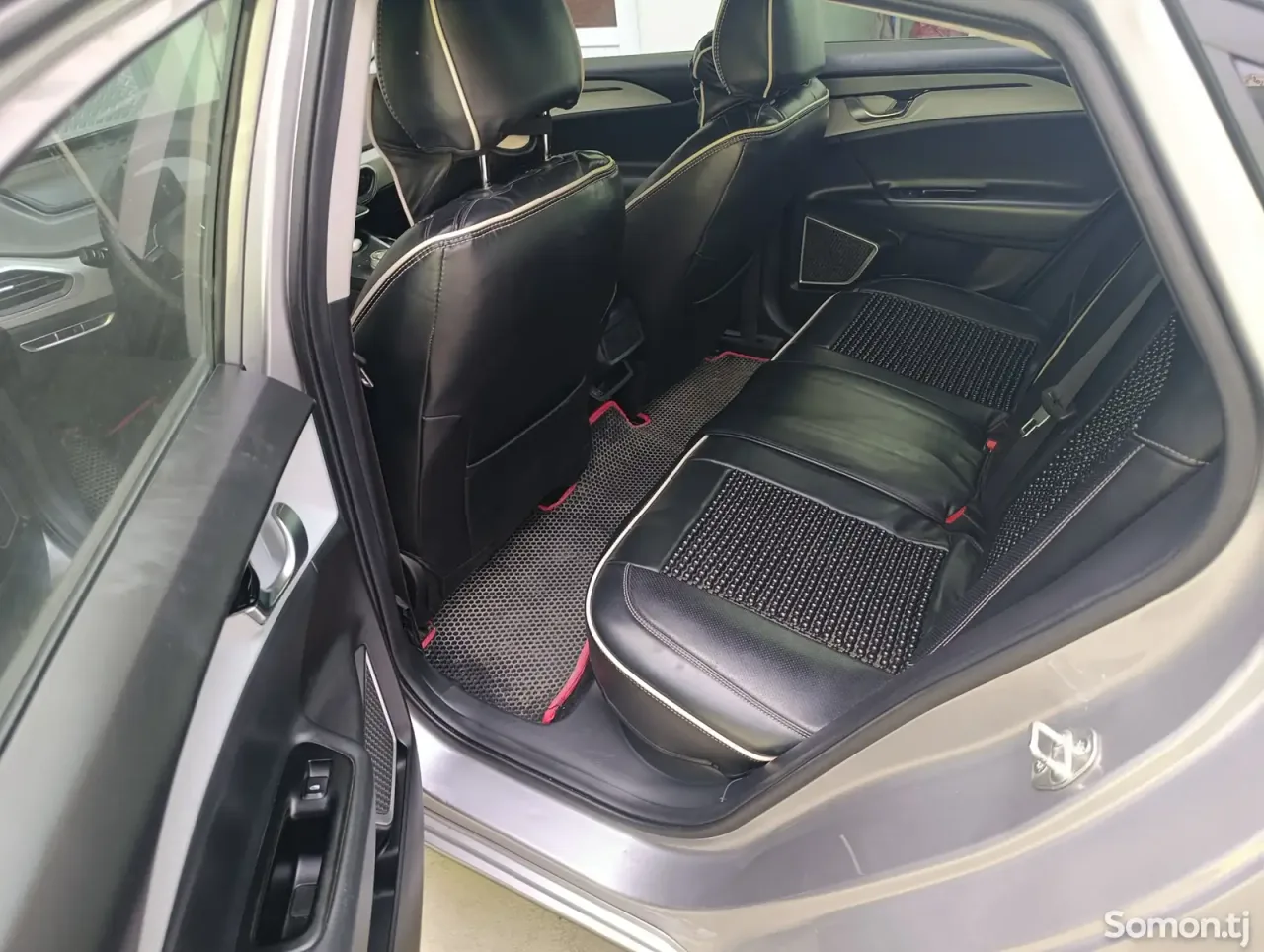 Geely Geometry E 2024 · AT