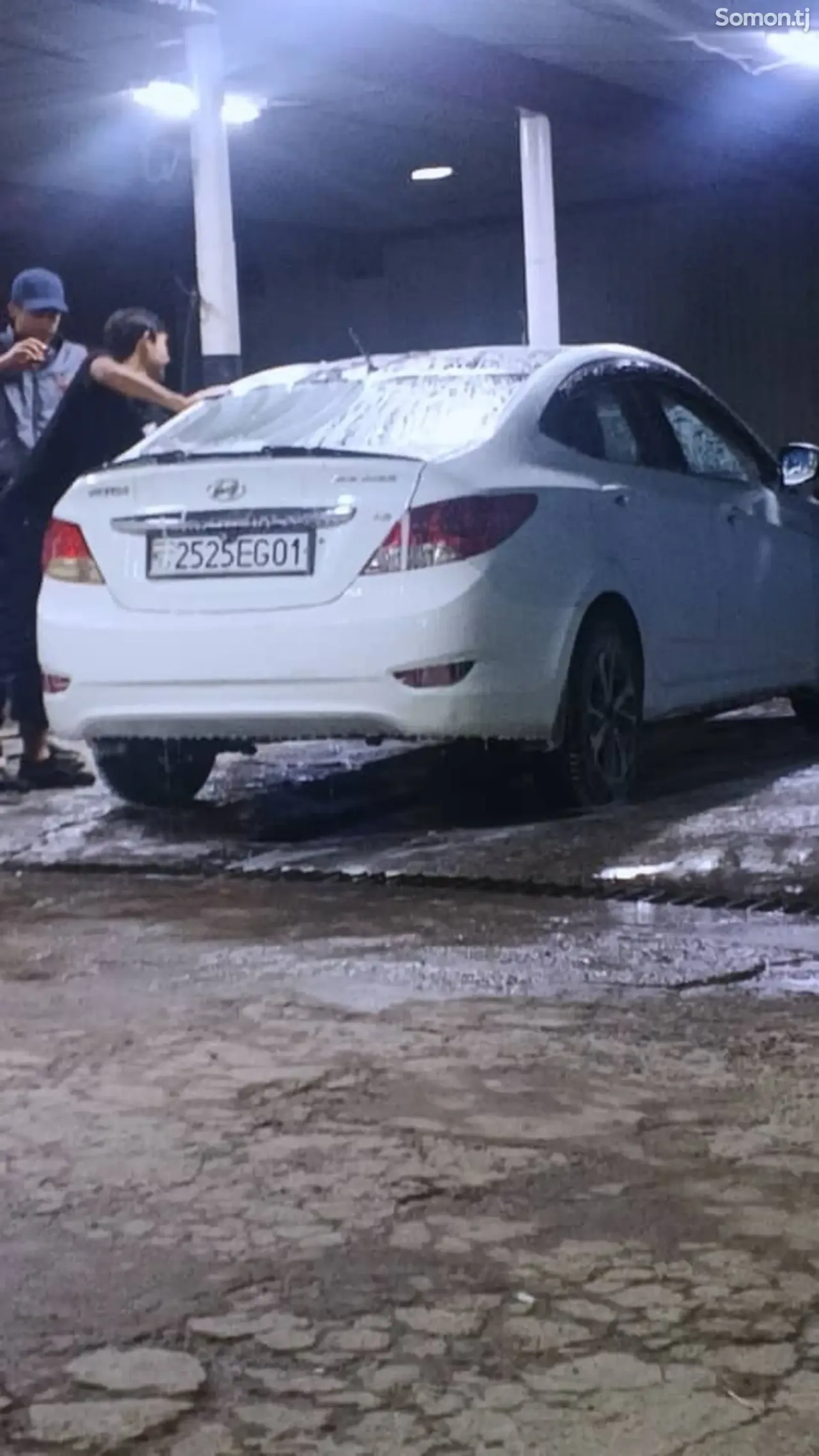 Hyundai Solaris 2011 · 1.6 MT