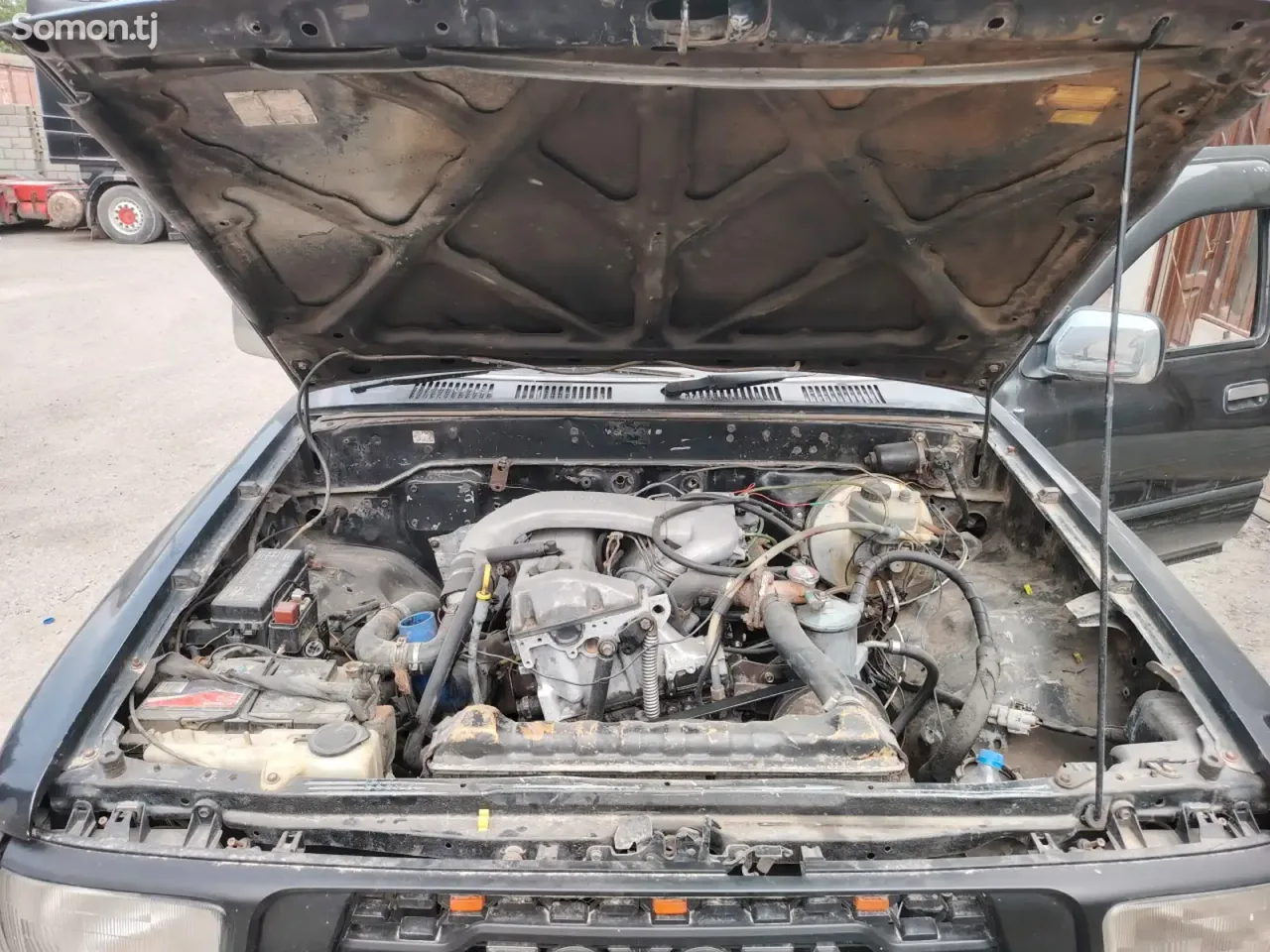 Toyota Hilux Surf 1996 · 2.7 MT