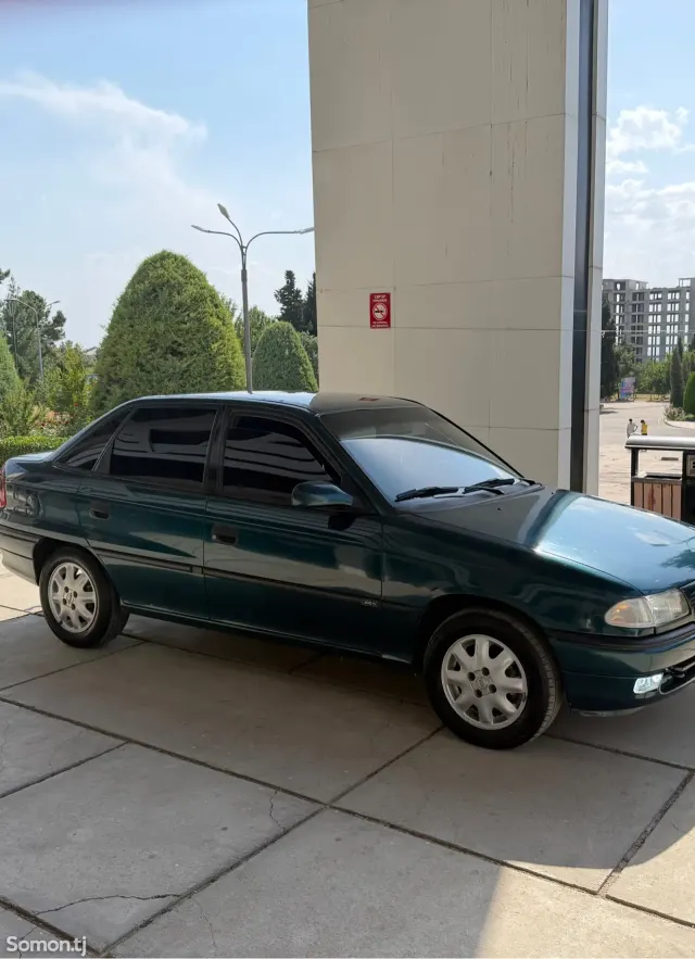 Opel Astra F 1997 · 1.6 MT
