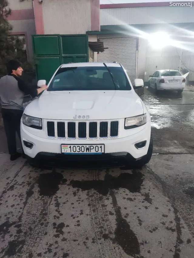 Jeep Grand Cherokee 2014 · 5.7 AT