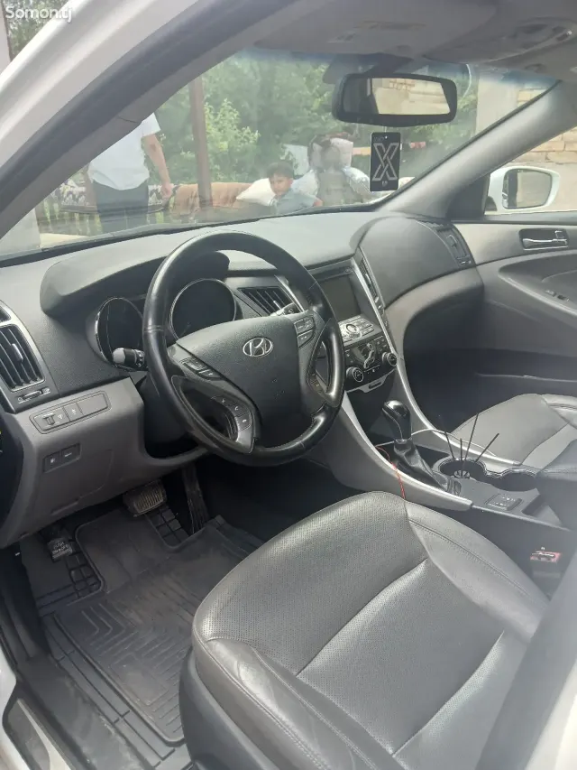 Hyundai Sonata 2014 · 2.4 AT