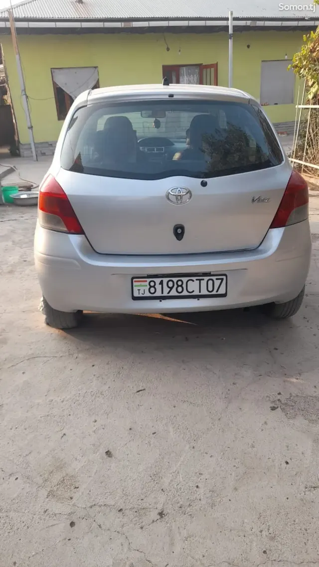 Toyota Vitz 2010 · 1.1 AT