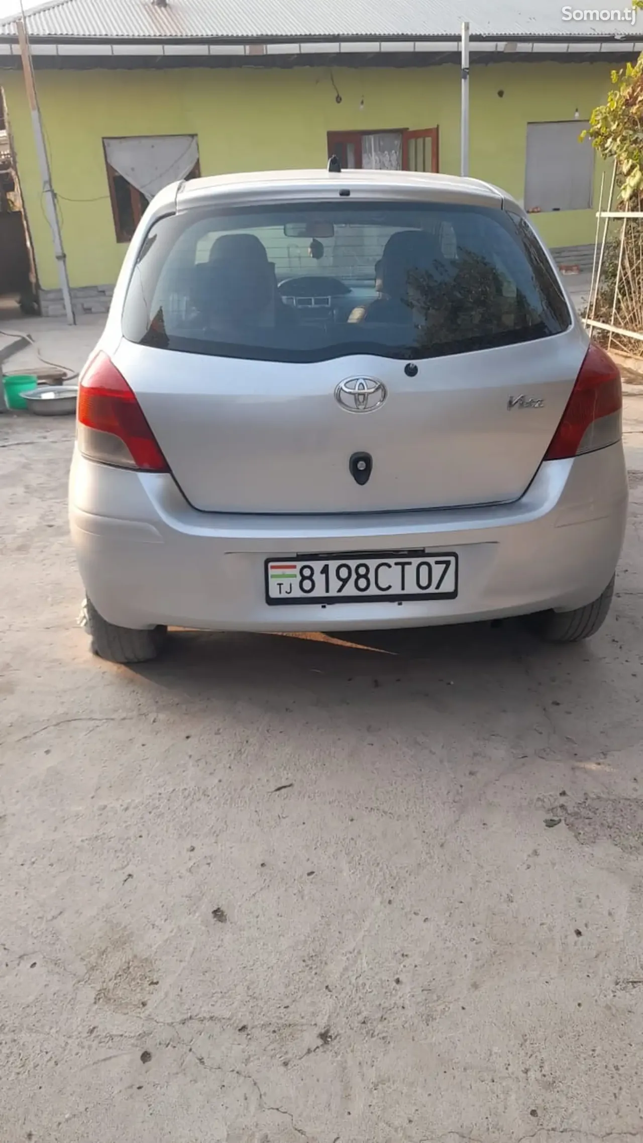Toyota Vitz 2010 · 1.1 AT
