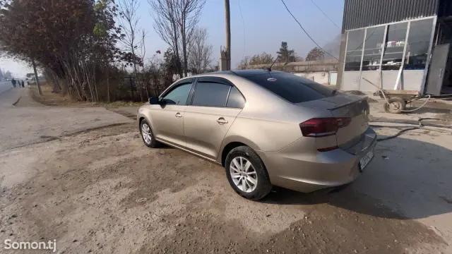 Volkswagen Polo 2021 · 1.6 AT