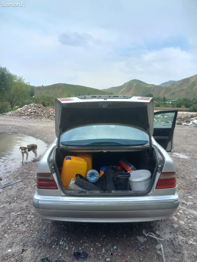 Mercedes-Benz E class 1998 · 2.0 MT
