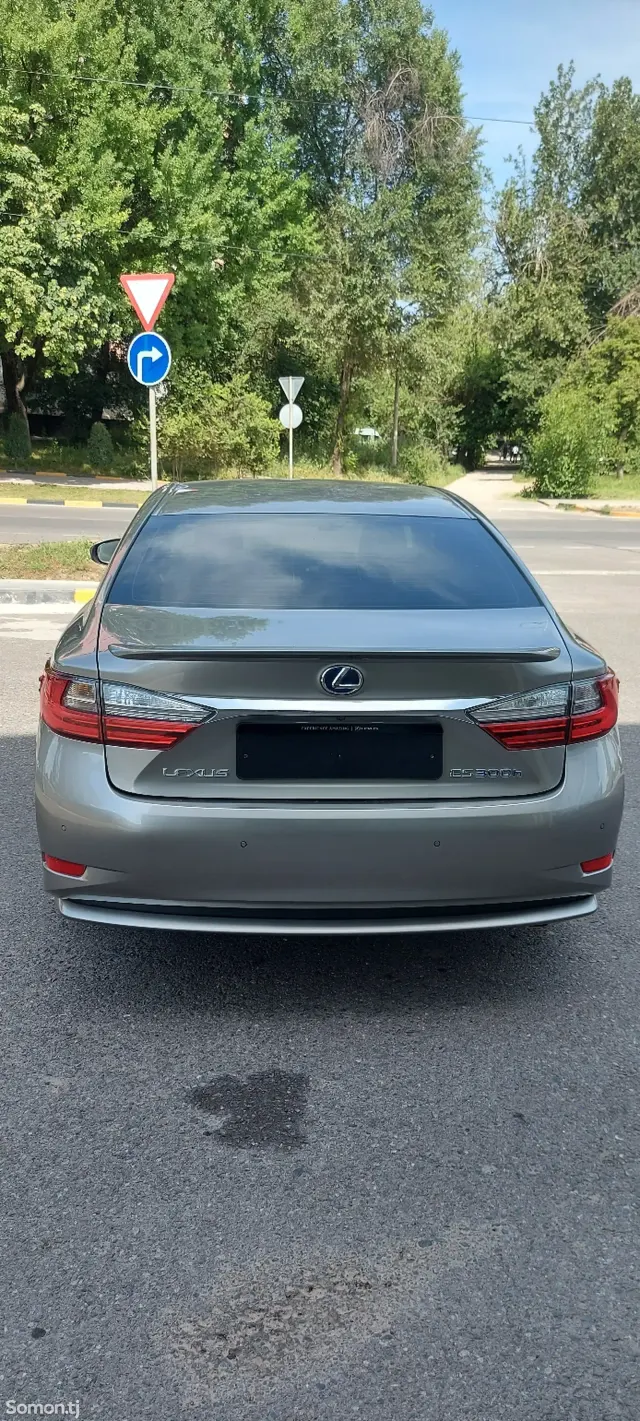 Lexus ES series 2016 · 2.5 AT