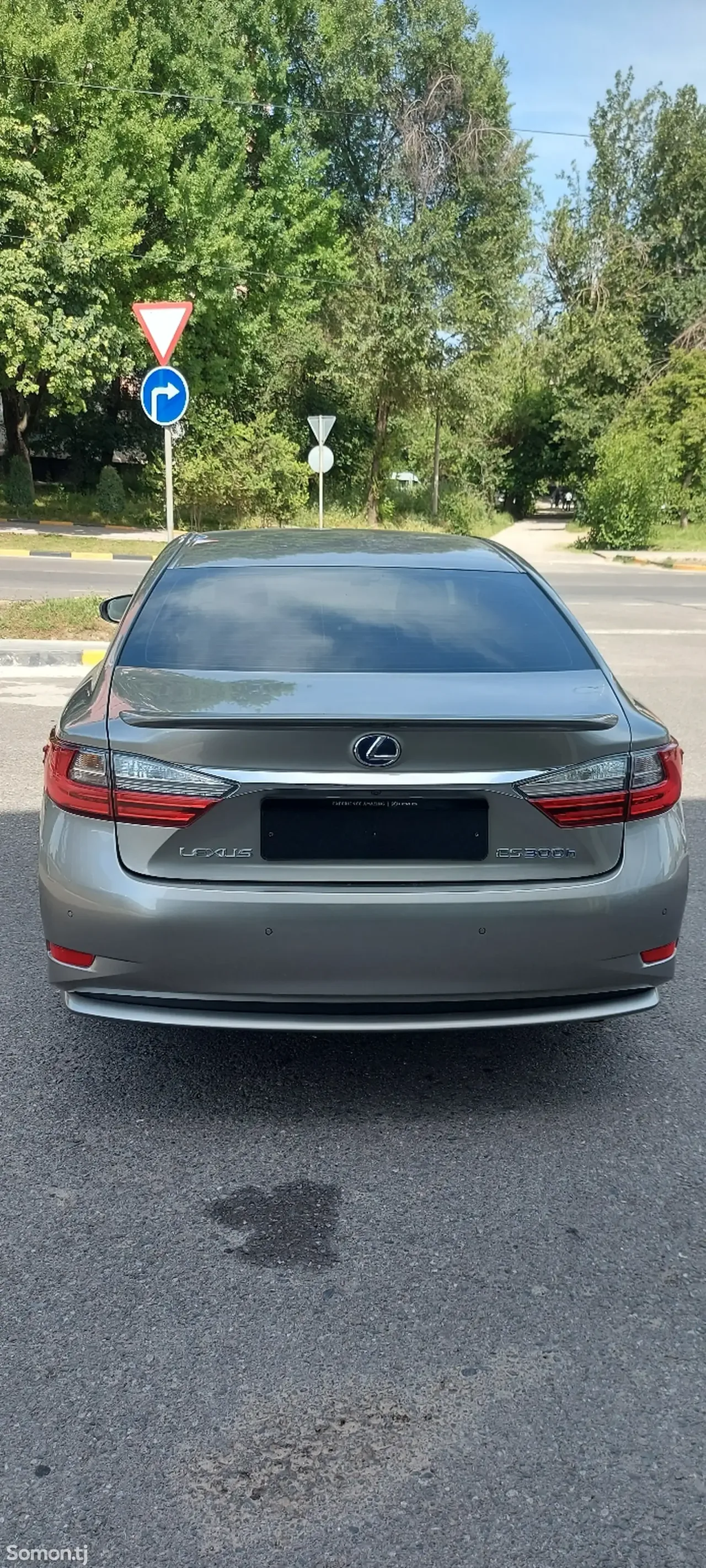 Lexus ES series 2016 · 2.5 AT