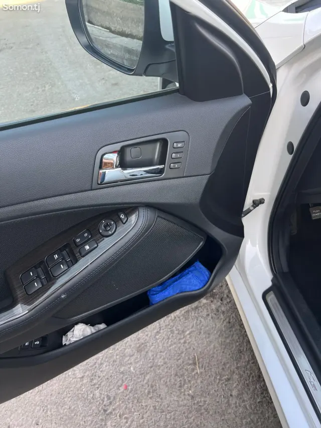 Kia K5 2011 · 2.0 AT