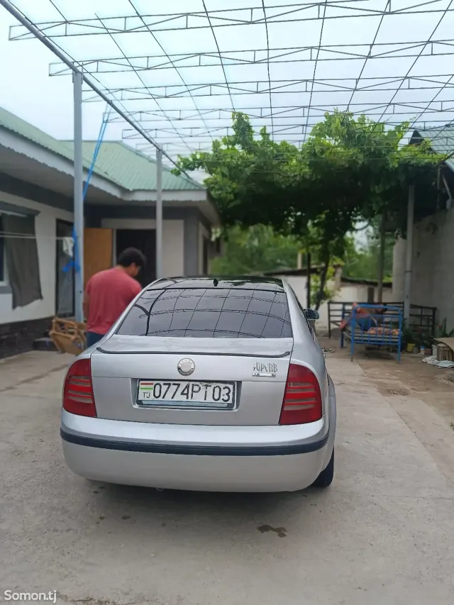 Volkswagen Passat 2003 · 1.8 MT