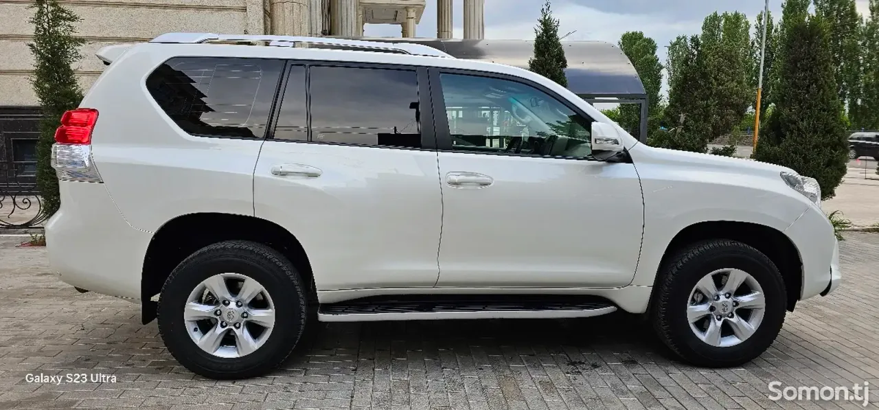Toyota Land Cruiser Prado 2012 · 2.7 AT