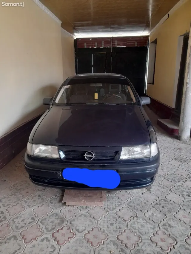 Opel Vectra A 1994 · 1.6 MT