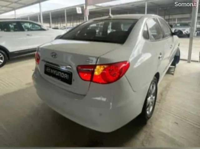 Hyundai Avante 2010 · 1.6 AT