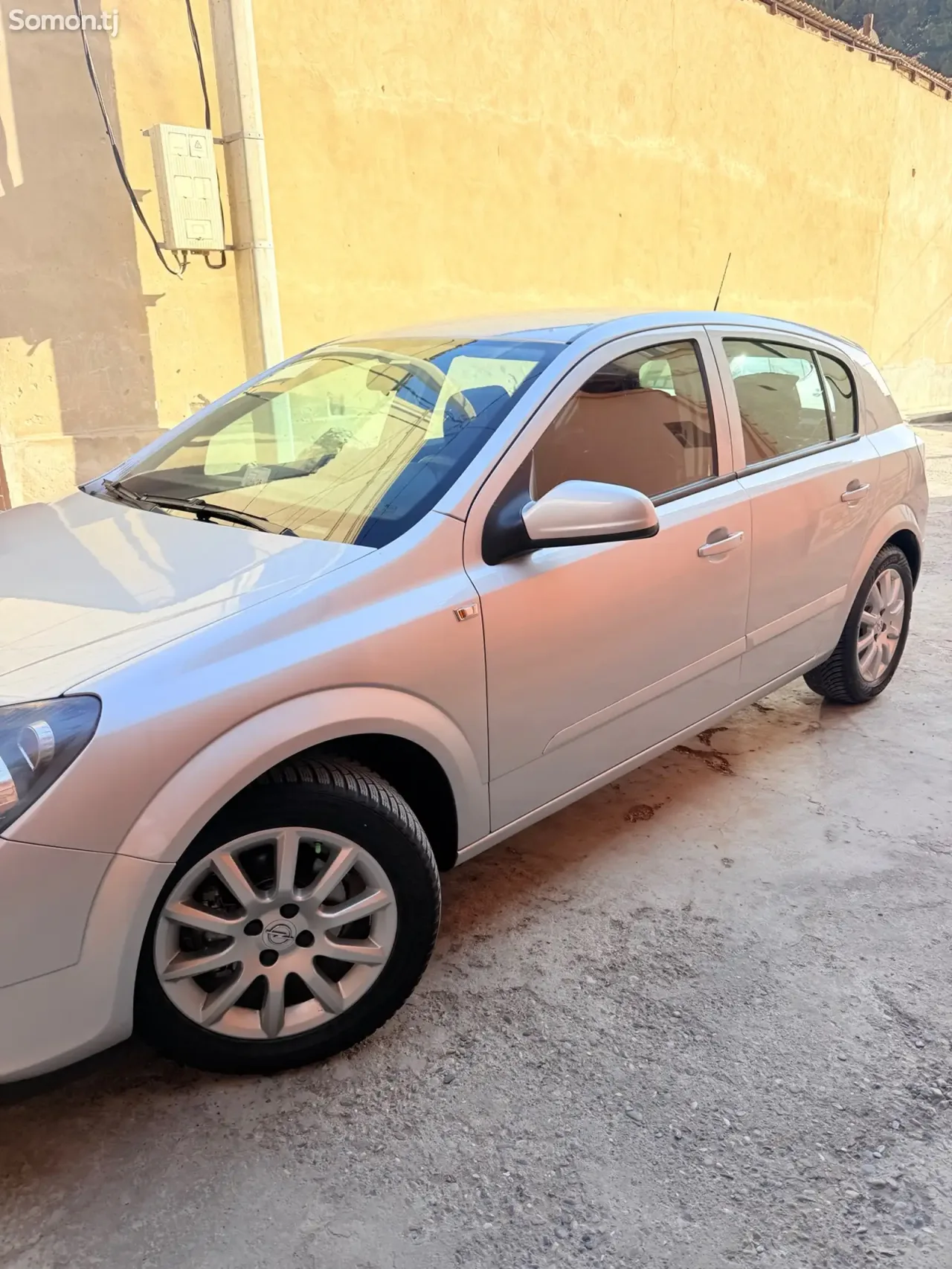 Opel Astra H 2006 · 1.6 MT