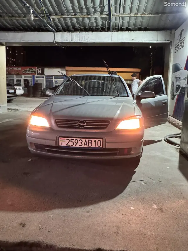 Opel Astra G 1999 · 1.6 MT