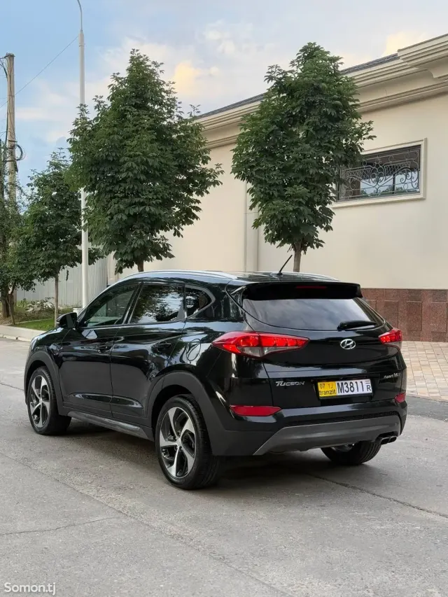 Hyundai Tucson 2016 · 1.6 AT
