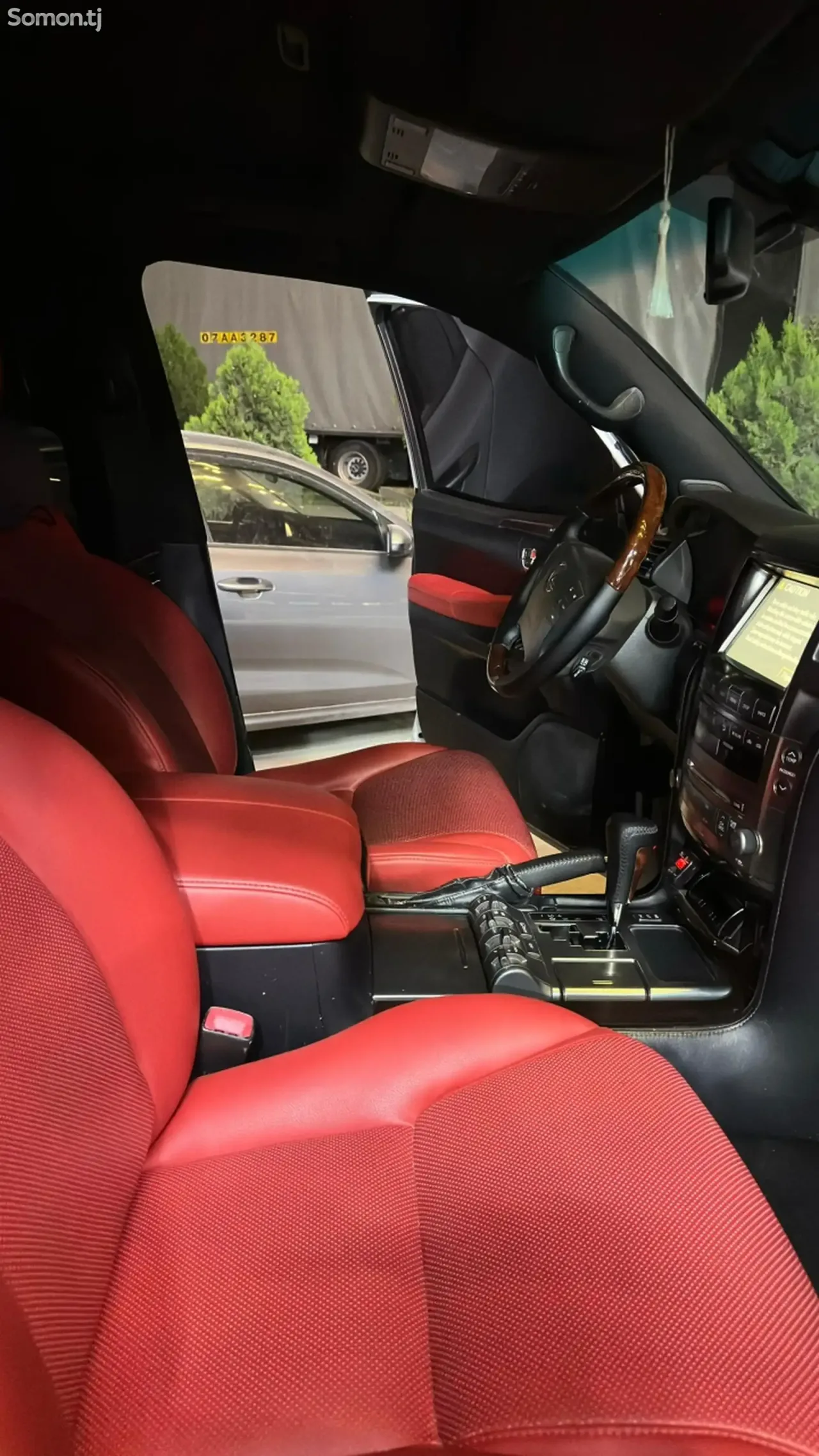 Lexus LS series 2009 · 5.7 AT