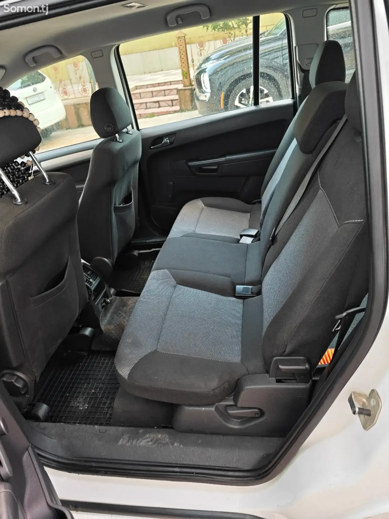 Opel Zafira 2009 · 1.6 MT