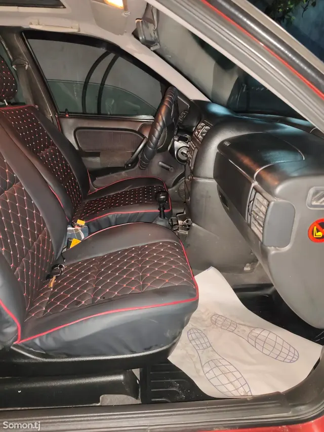 Opel Vectra A 1995 · 1.6 MT