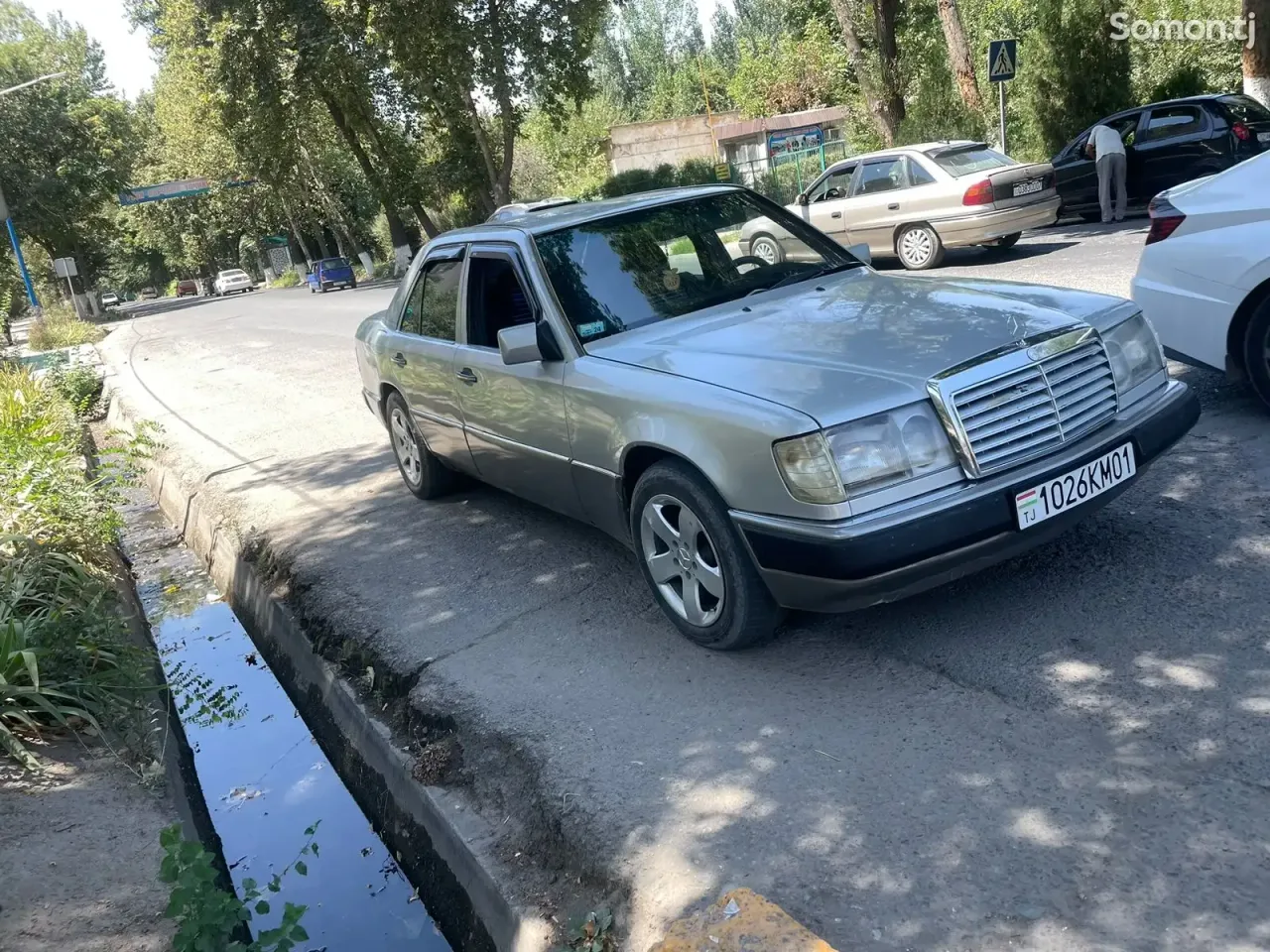 Mercedes-Benz W124 1992 · 2.7 MT