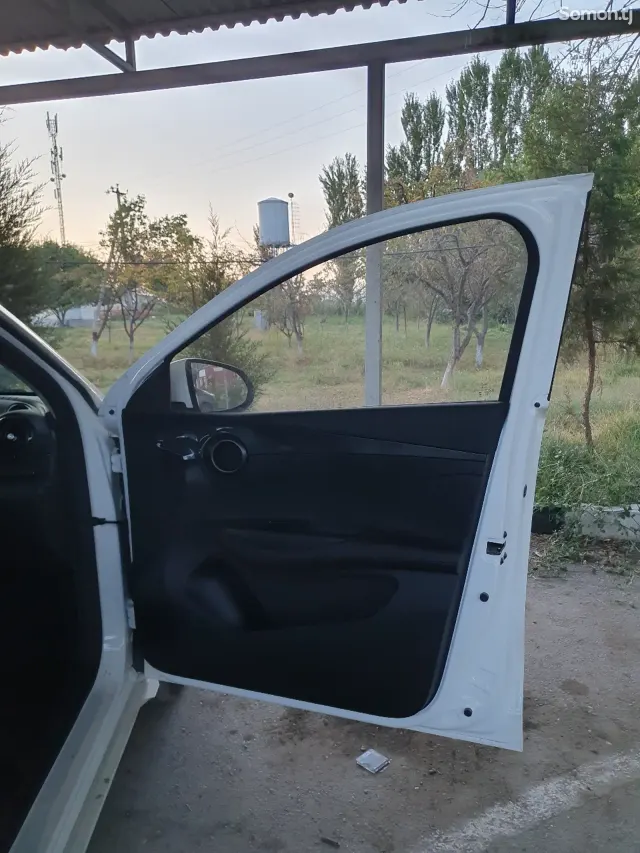 BYD E2 2025 · AMT