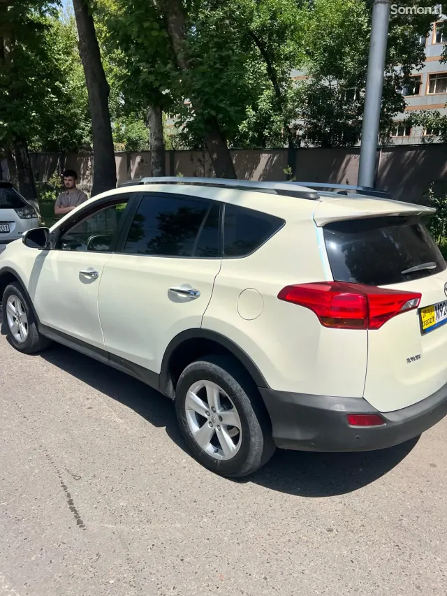 Toyota RAV 4 2015 · 2.5 AT