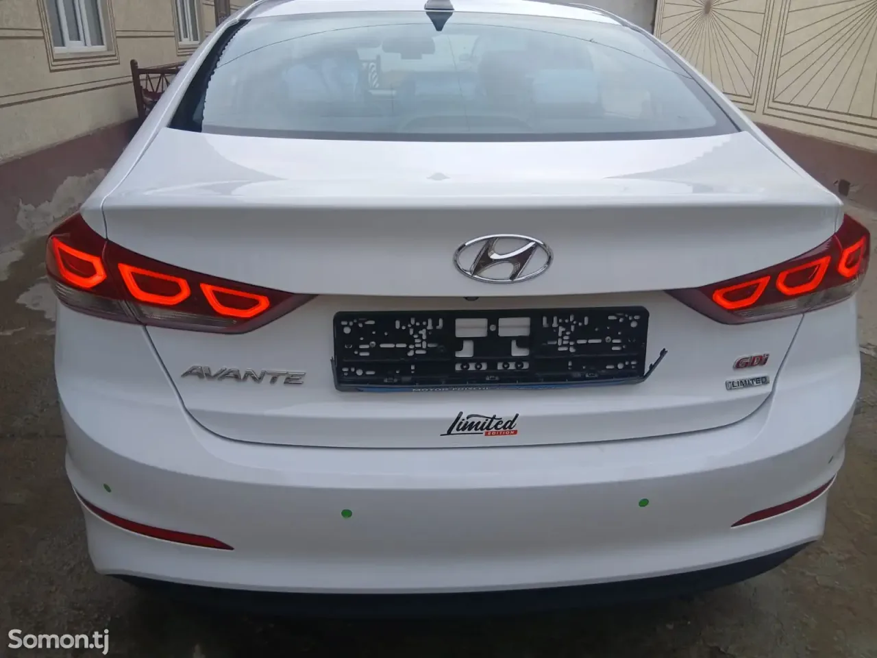 Hyundai Avante 2015 · 1.6 AT