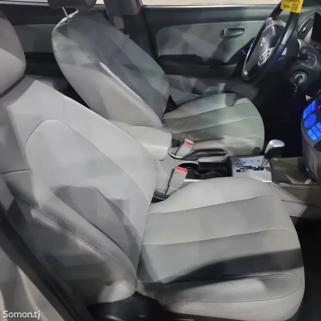Hyundai Avante 2009 · 1.6 AT