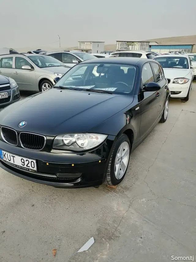 BMW 1 series 2010 · 2.0 MT