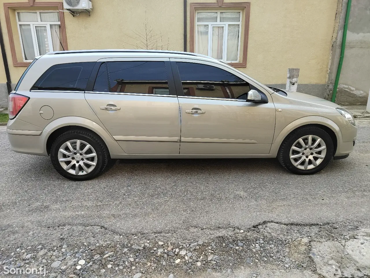 Opel Astra H 2006 · 1.6 MT