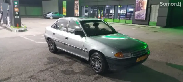 Opel Astra F 1992 · 1.6 MT